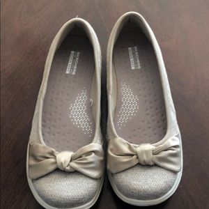 Skechers slip on shoes